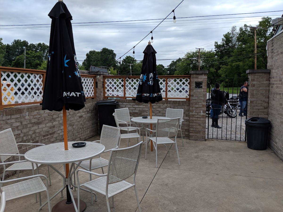 83 & Chestnut Pub and Eatery